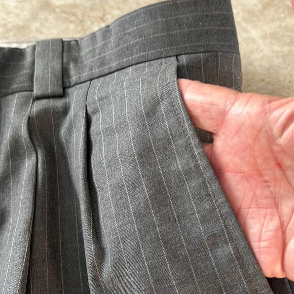 Elevee Custom Gray Striped Shorts - Picture 4 of 6